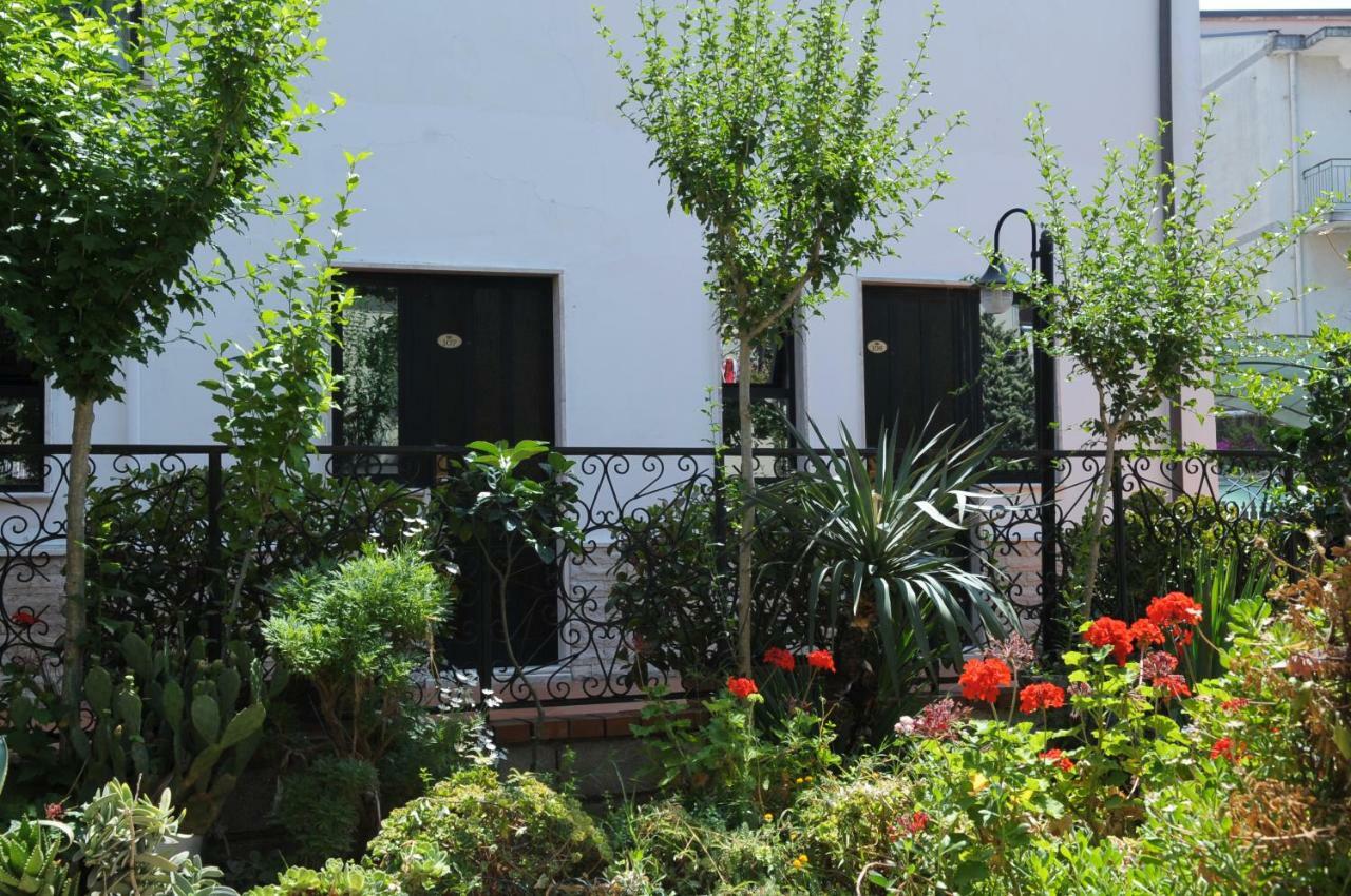 Hotel La Sorgente Hs Paestum Exterior photo